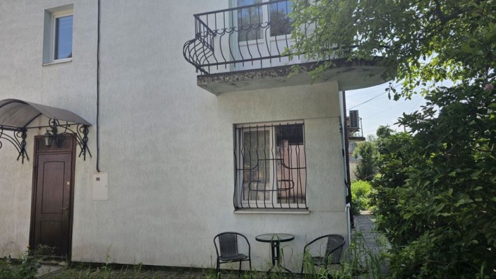 Оренда затишного двоповерхового будинку у Львові — вул. Дунайська 16 - фото 1