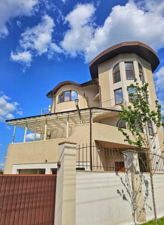 Здається в оренду просторий будинок 550 м², 8 кімнат - фото 1