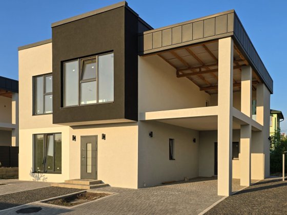 Продається готовий 4х кімн. будинок  4 км від МАЙДАНУ Чернівці