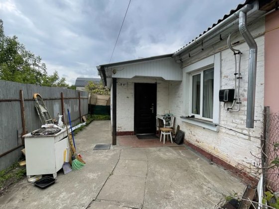 Продам ч/б  з окремим двором в р-ні Політеху Чернигов