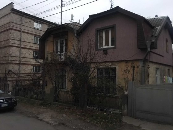 Продам перший поверх особняка в центрі міста Чернівці. Черновцы