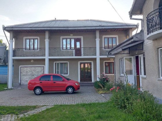 Продам ДВА будинки та зем. діл. 0,10 га, вул. Хотинська Черновцы