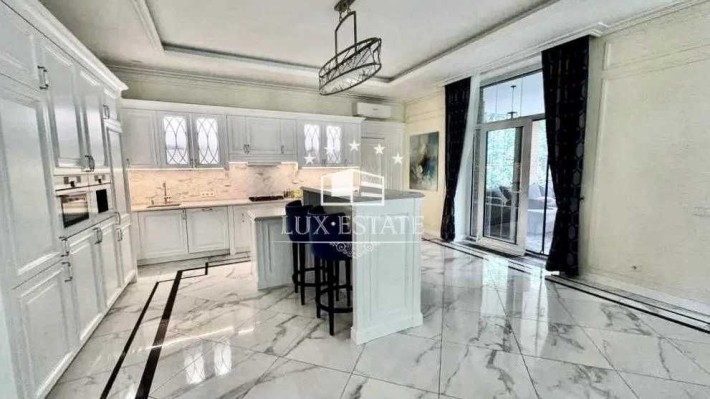 Аренда шикарного дома в элитном КП «Park House», ул. Батумская 4 - фото 1