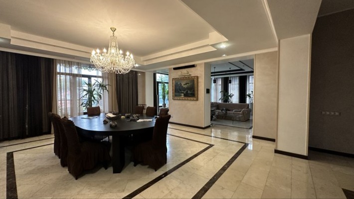 Перша оренда будинку 750м2 - фото 1