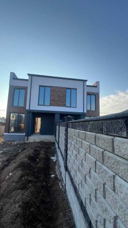 Продам котедж з ділянкою - фото 1
