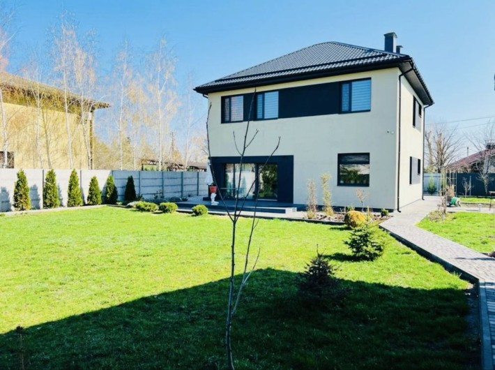Продам дом с новым ремонтом Березановка Анд район - фото 1