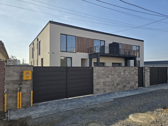 ПРОДАЖ КОТЕДЖІВ 182 м² з газ опаленням гаражем власн територією - фото 1