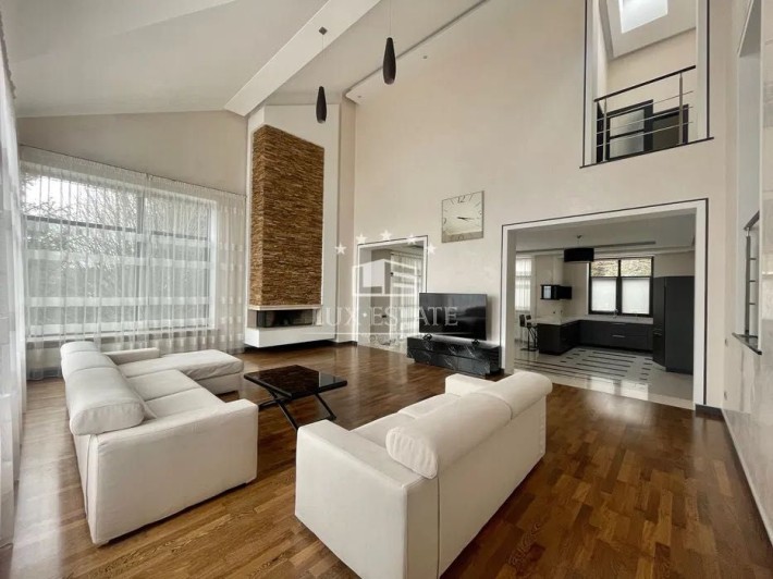Аренда, современный дом 550м² в КГ «Зелёный Гай», Лесники - фото 1
