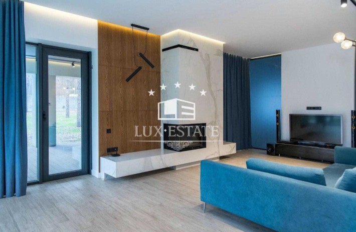 Сдается современный дом 400м² рядом сосновый лес  (25 соток)  СТОЯНКА - фото 1