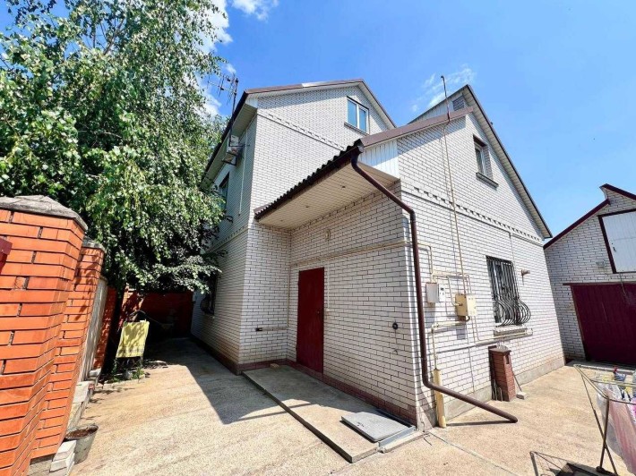 Продам шикарный 2х этажный дом в Коммунарском районе. - фото 1