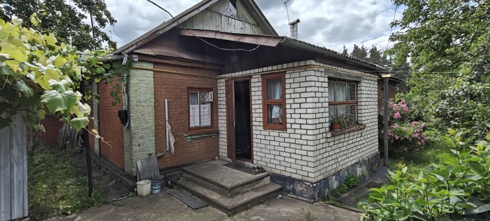 Продам частину будинку з окремим двором - фото 1