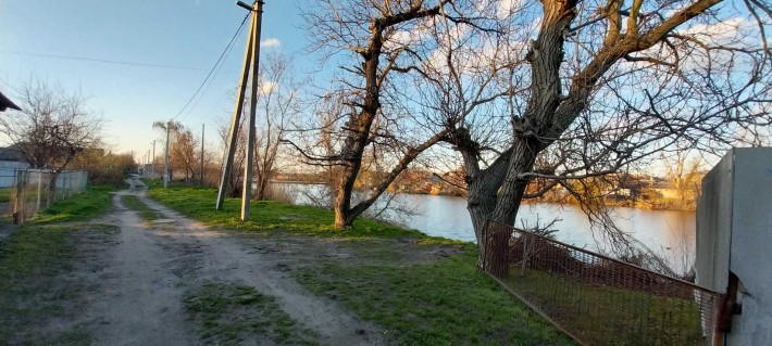 Продам будинок,рн Придніпровська на березі озера. - фото 1
