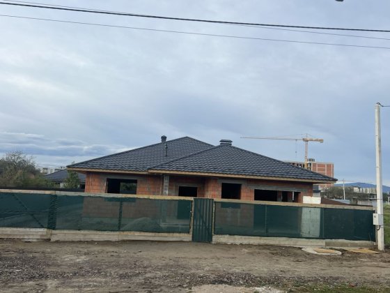 Недобудова в хорошому місці, гарний проект Ужгород