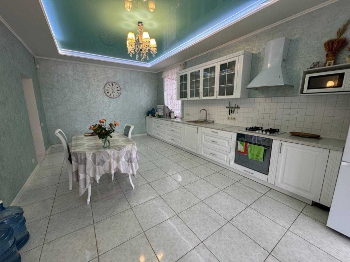 Продам уютный дом 295 м² - фото 1