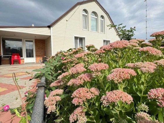 Дом с большой територией, с бизнесом, земля. 10 км от Жадова. Владелец Кропивницкий