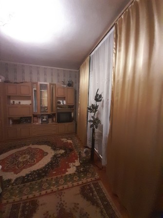 Половина. Будинку біля зупинки - фото 1