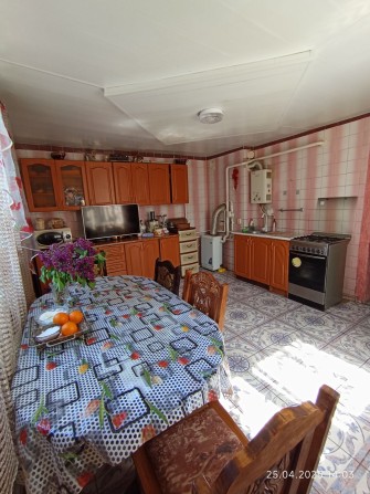Продам гарний півбудинка район новомиколаївка - фото 1