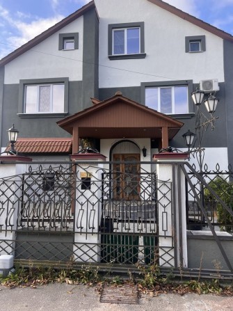 Укопмплектований будинок 260 кв.м з басейном - фото 1