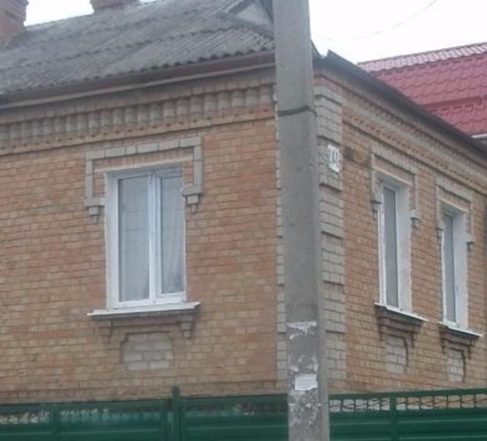 Обміняю свої півбудинку на Вашу квартиру. Хороше місцерозташування. - фото 1