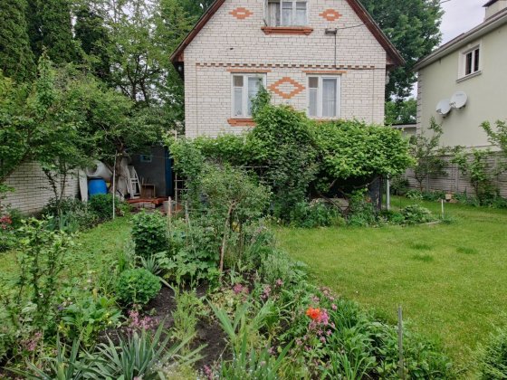 Продам дачу в кооперативі Осокорки,станція метро "Славутич" Киев