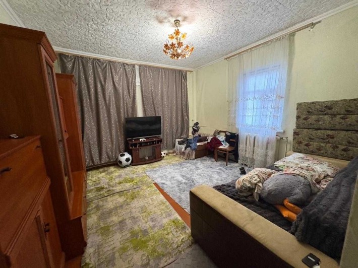 Продаж половини будинку з окремим двором біля критого ринку. - фото 1