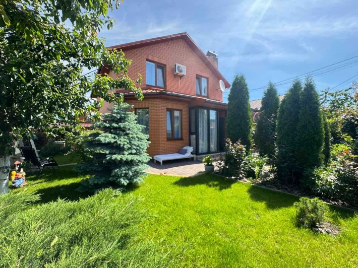 Продаж двоповерхового будинку з ремонтом та меблями - фото 1