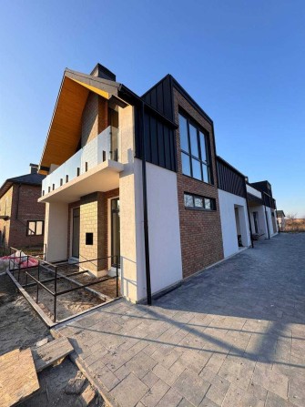 Продаж 2 поверхового будинку по вул. Тракт Глинянський - фото 1