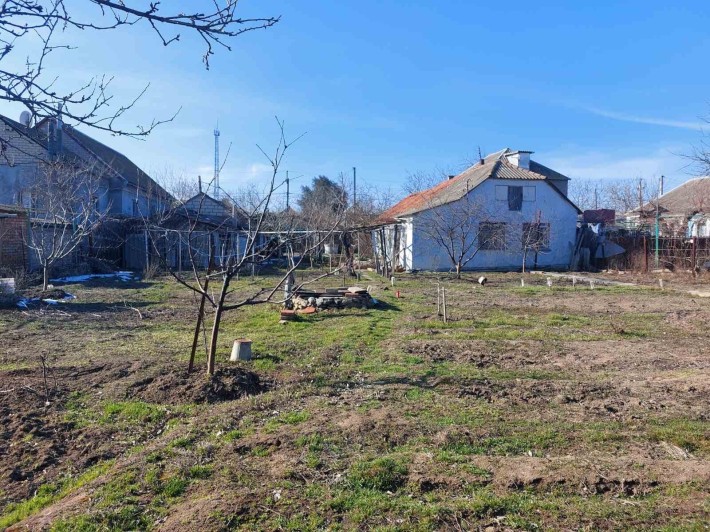Продается дом старой постройки с участком земли 9 сот в Варваровке. C2 - фото 1