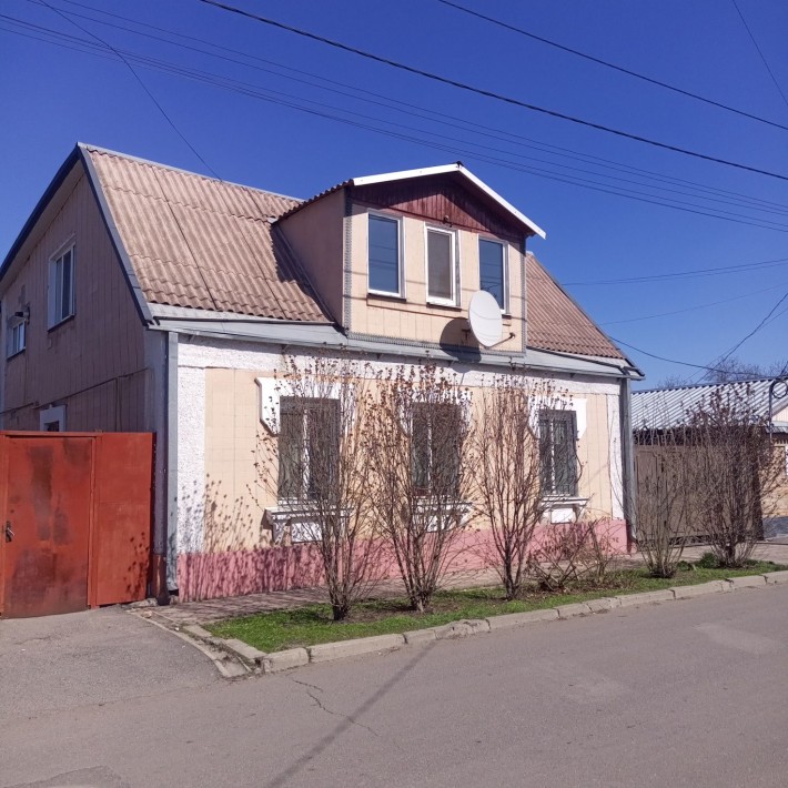 Продам дом рядом с центром. - фото 1