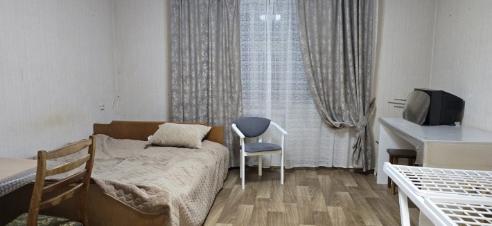 Здається кімната для однієї дівчини /жінки - фото 1