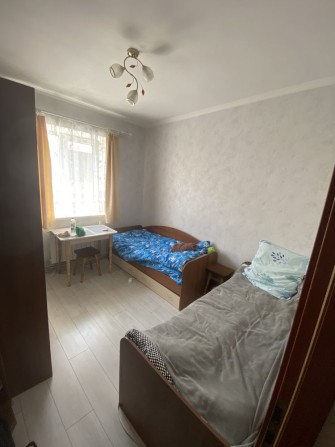 Койко-місце в квартирі біля Податкового університету - фото 1
