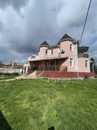 Продам двоповерховий будинок на березі річки - фото 1