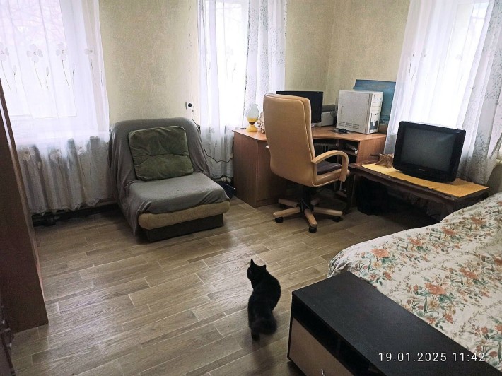 Будинок з центральними комунікаціями дві частини Холодна гора - фото 1