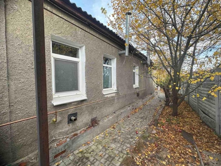 Продам дом с газовым отоплением и ремонтом, метро рядом - фото 1
