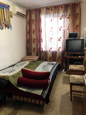 Сдам комнату в комунне на Толбухина для одного/двух чел,/ул.Шклярука 4 - фото 1
