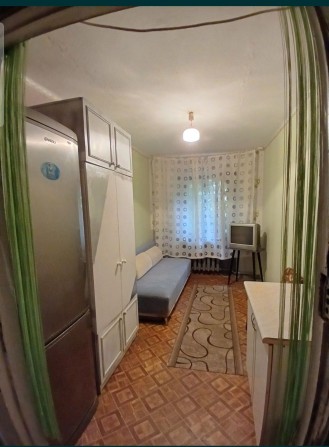 Сдам комнату  в коммуне  комунальные только свет - фото 1