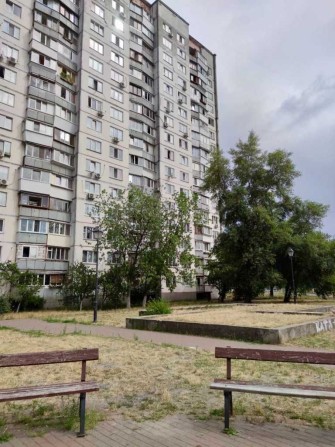 Кімната для дівчини, масив Райдужний, початок Троєщини. - фото 1