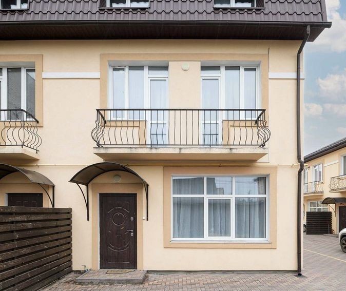 Таунхаус с двором и парковкой в рассрочку 70м2 - фото 1