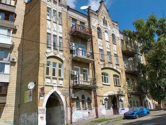 ЦЕНТР. площа Перемоги,  вул. Гончара Олеся, буд. 44