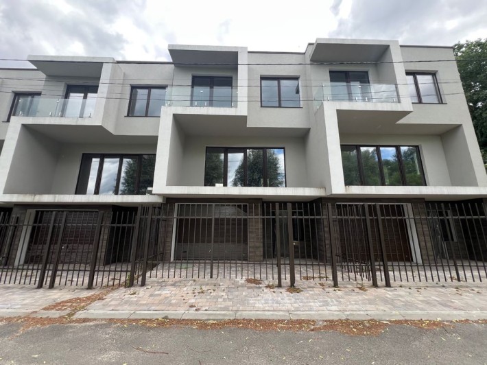 Таунхаус 160м2 з гаражем та ділянкою біля озера та лісу Петропавлівка! - фото 1