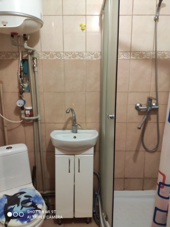 Сдам 1 ю. Кв.. по Ново Ивановской. С мебелью и техникой. Можно с реб - фото 1