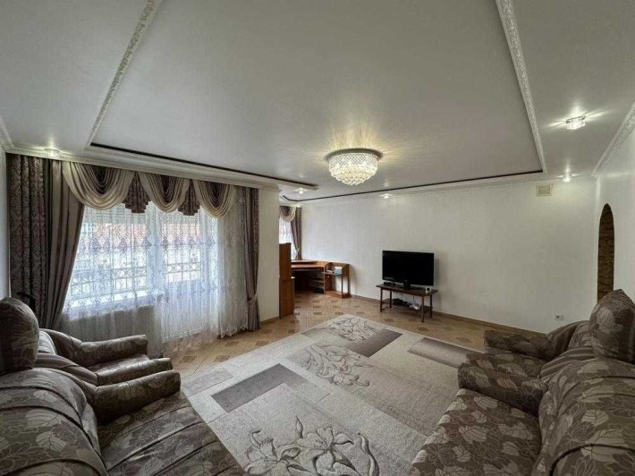 Велика 2к квартира з гаражем біля парку Трильовського - фото 1