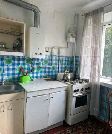 Пропонується двокімнатна квартира з косметичним ремонтом. - фото 1