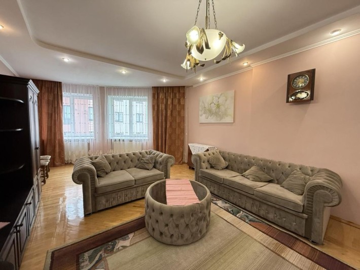 Оренда великої 3-кімнатної квартири в центрі м. Івано-Франківськ - фото 1