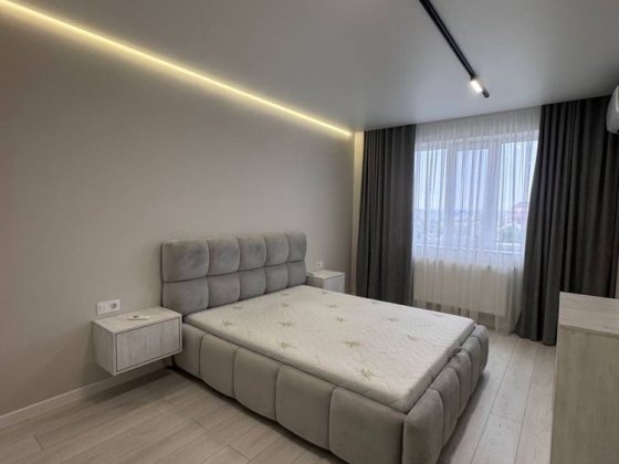 Здам шикарну 2 кімнатну в центрі 70м2