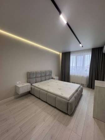 Здам шикарну 2 кімнатну в центрі 70м2 - фото 1
