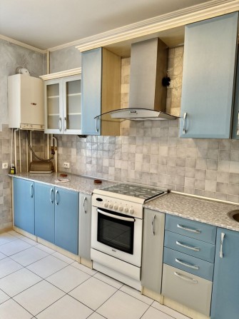 Оренда 3-х кімнатноі квартири з гаражем у центрі, вул. П.Орлика. - фото 1
