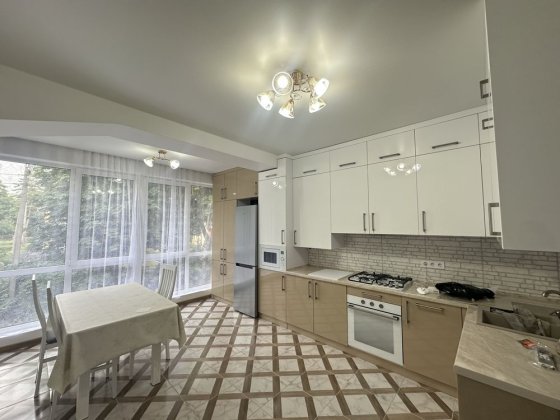 Здається в оренду 2х кімнатна новобудова Чернівці