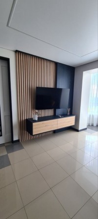 Затишна 2-кімнатна квартира з панорамним видом на Дніпро - фото 1