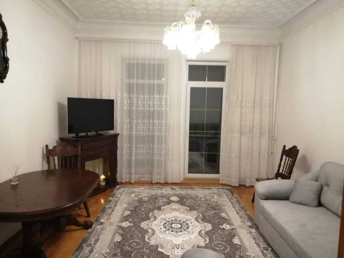 Аренда просторной 4 ком. квартиры 90м2 в центре - фото 1